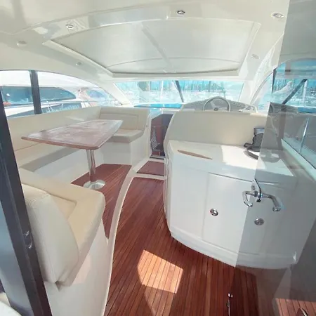Sejour De Reve Sur Un Yacht 船上ホテル ラ・ロシェル